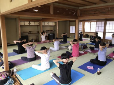 京都でヨガ講座と座禅体験