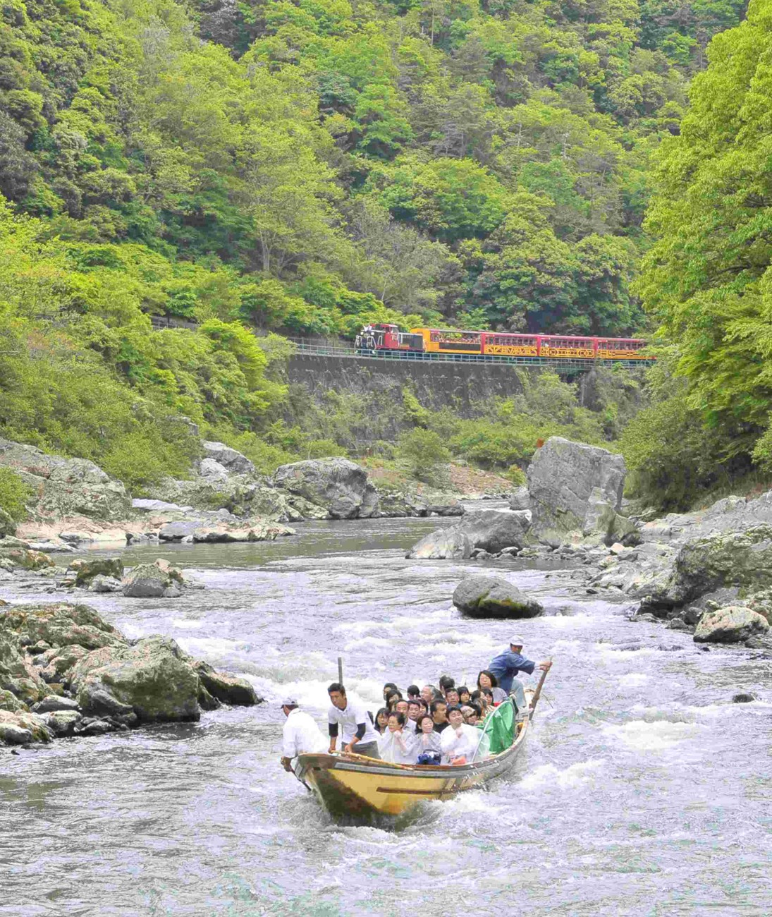嵯峨野トロッコ列車と保津川下り